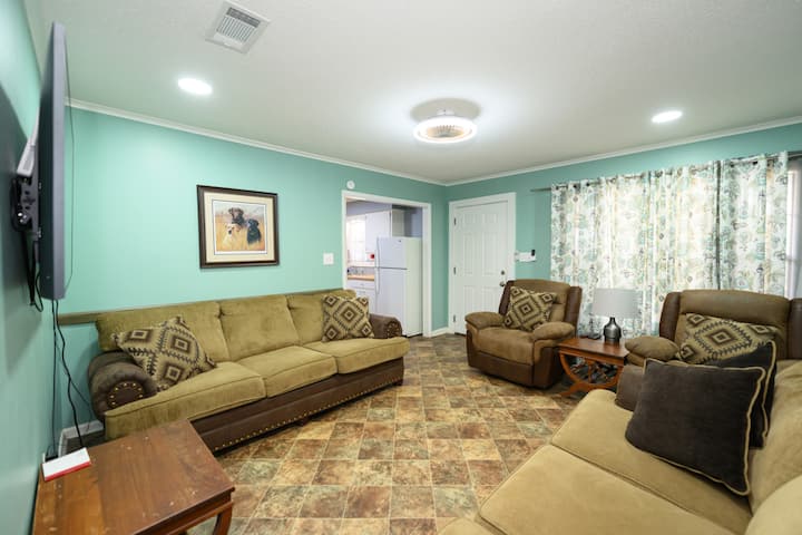 Lake Access In Family Sized Cabin For Up To 9! - Harlow's Casino Resort & Spa