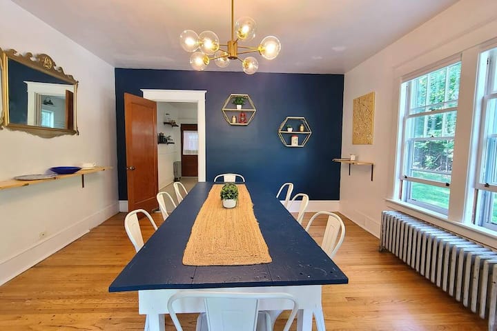 White Mtn Getaway! 6 Brs, 3 Baths - Pets, Sauna! - Bethlehem, NH