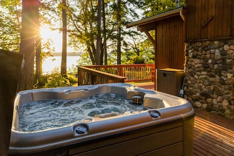 Game Room & Private Beach: Anderson Island Gem