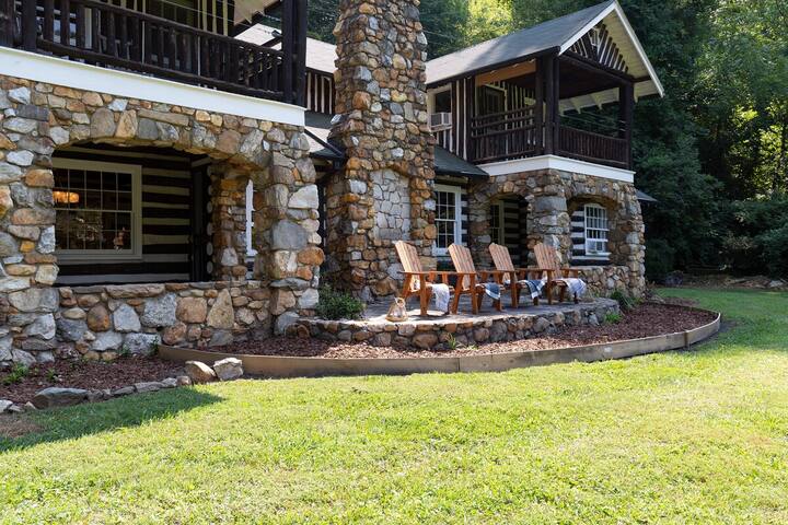 The Magnolia Lodge – 9 minutes to downtown AVL gallery image 2