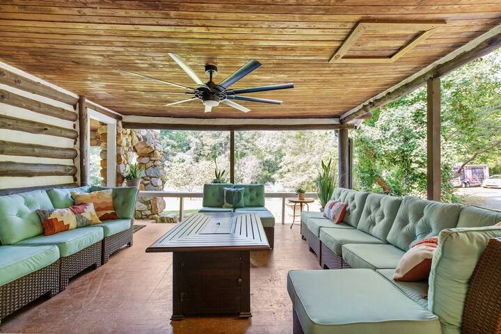 The Magnolia Lodge – 9 minutes to downtown AVL gallery image 3