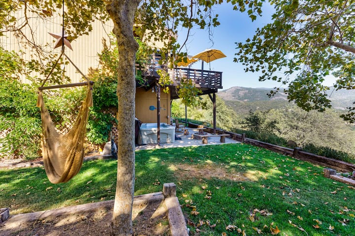 Yosemite Lodge 5BR | Hot Tub, Game Room, EV - Airbnb