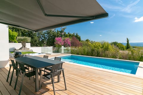 Contemporary Pool&Hot Tub - BERSY Luxury