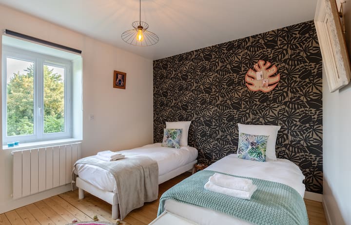 Спалня 5 с 2 прости легла