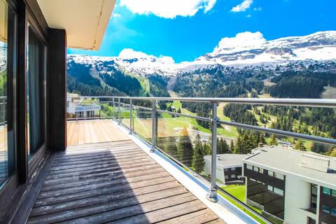 VALERIE, 3-bed penthouse by the piste, great views