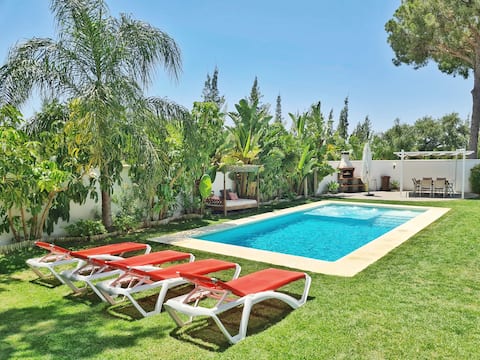Villa Eden, luxury with fireplace, barbecue, pool