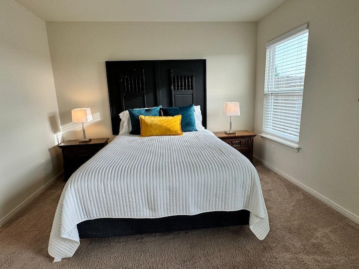 לישון בשקט עם מצעים נעימים ותריסי האפלה לבוקרים עצלים.