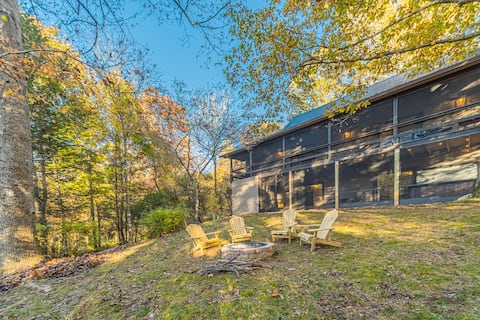 Creekfront Secluded Family Cabin, Games, Hot Tub