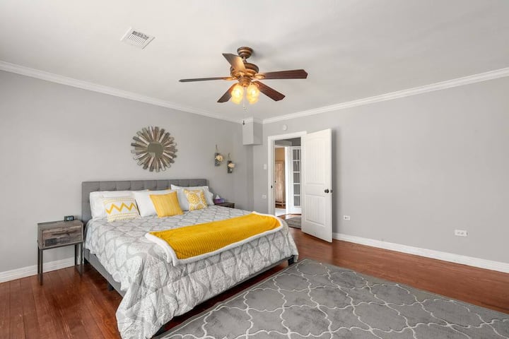 „Сестра Мечка Спалня #2“- двойно легло, прилежаща баня, дрешник