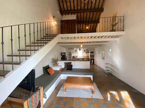 84 B6 - Loft in charming 18th century farmhouse
