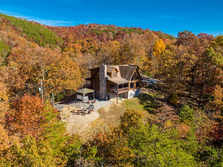 BearlogaHot Tub, Sauna, Stunning Views, 75 acres Cabins for Rent in