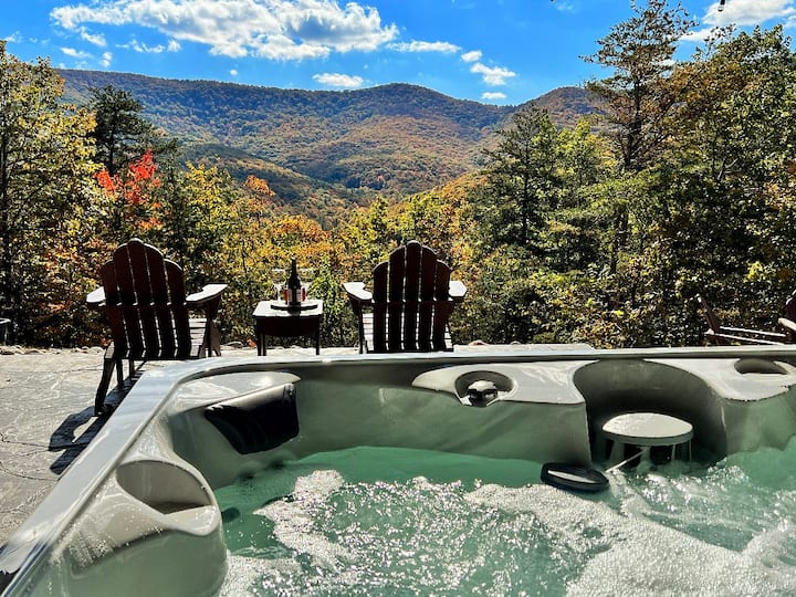 BearlogaHot Tub, Sauna, Stunning Views, 75 acres Cabins for Rent in