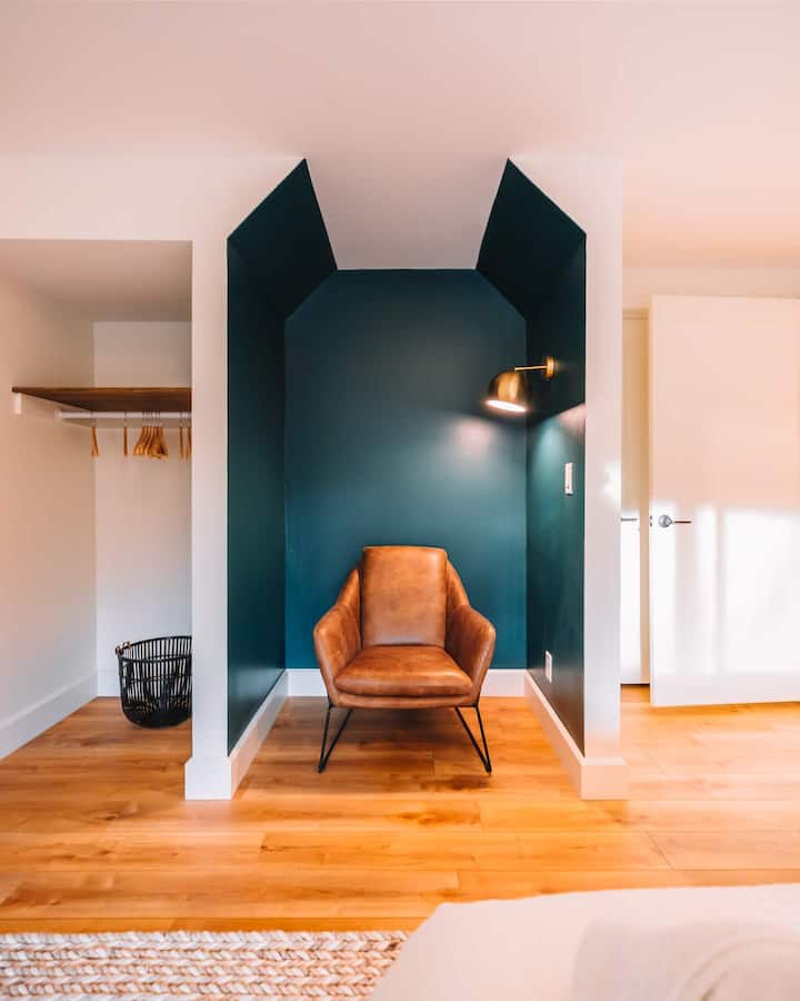 Bedroom 4 - bonus sitting area 