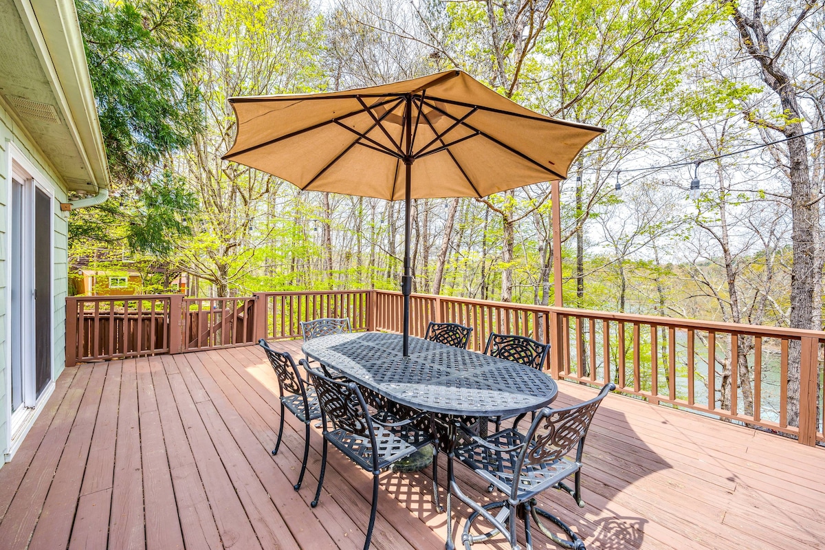 The Horseshoe Bend Lake House - Cabins for Rent in Westminster