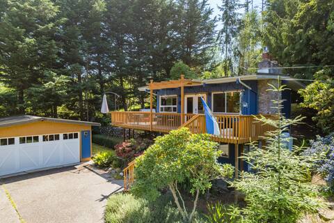 MidCentury Beach Cabin by AvantStay | Walk 2 Beach