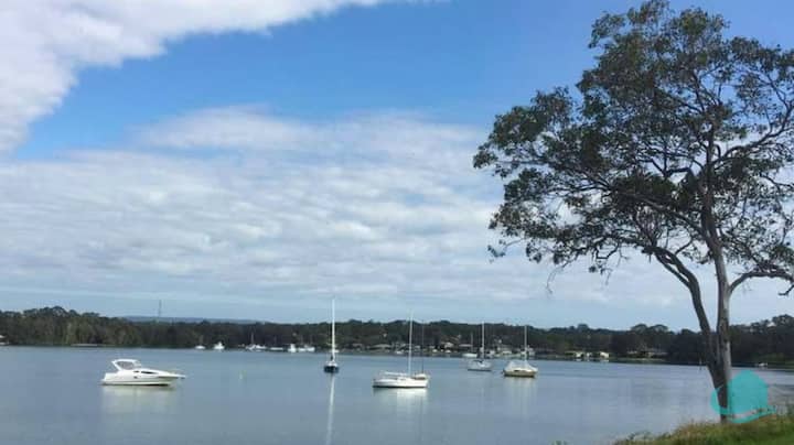 Serendipity - Relaxing Lakefront Escape - Newcastle