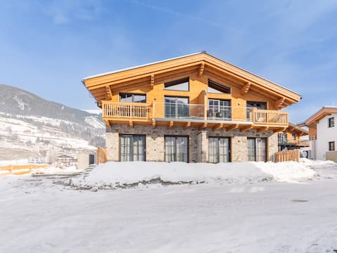 Luxury chalet with sauna and ski storage
