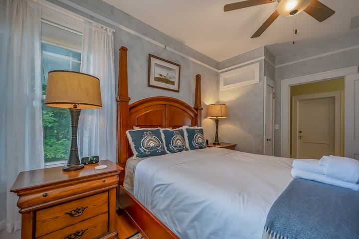 Second Floor Guest Suite #6 w/ King Bed