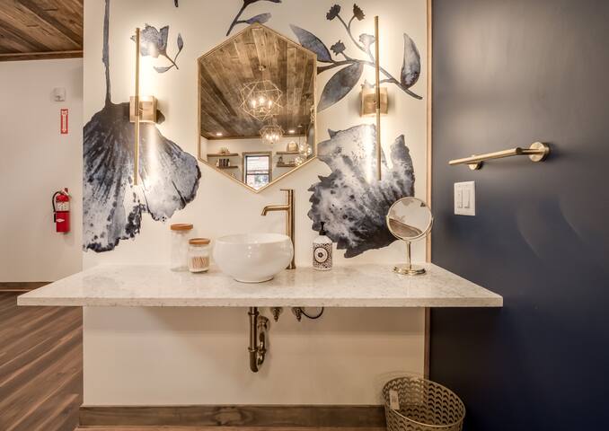 Group Getaway | Downtown | Riverfront Stay gallery image 5