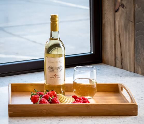 Group Getaway | Downtown | Riverfront Stay gallery image 4