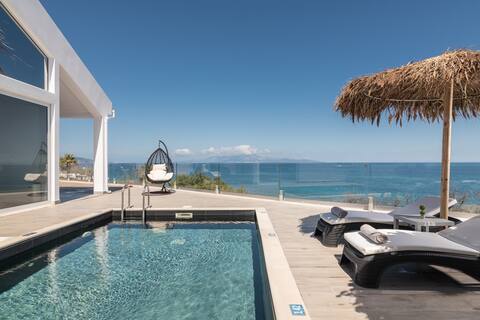 Luxury Villa Cavo Mare Meltemi with pool & jacuzzi