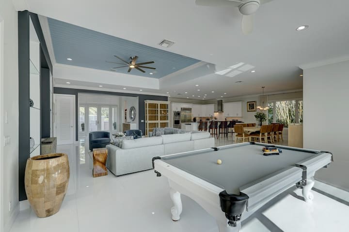 Waterfront ~ Heated Pool ~ Dock ~ Kayaks ~ Bikes