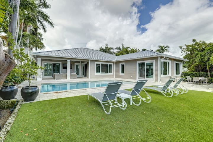 Waterfront ~ Heated Pool ~ Dock ~ Kayaks ~ Bikes gallery image 2