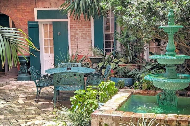 バーボンストリートの歴史あるフレンチクオーターにあるゲストハウス