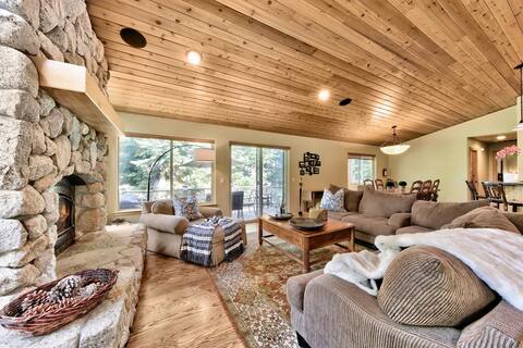 Lx26 lake tahoe 6 bedroom home with hot tub mountain view