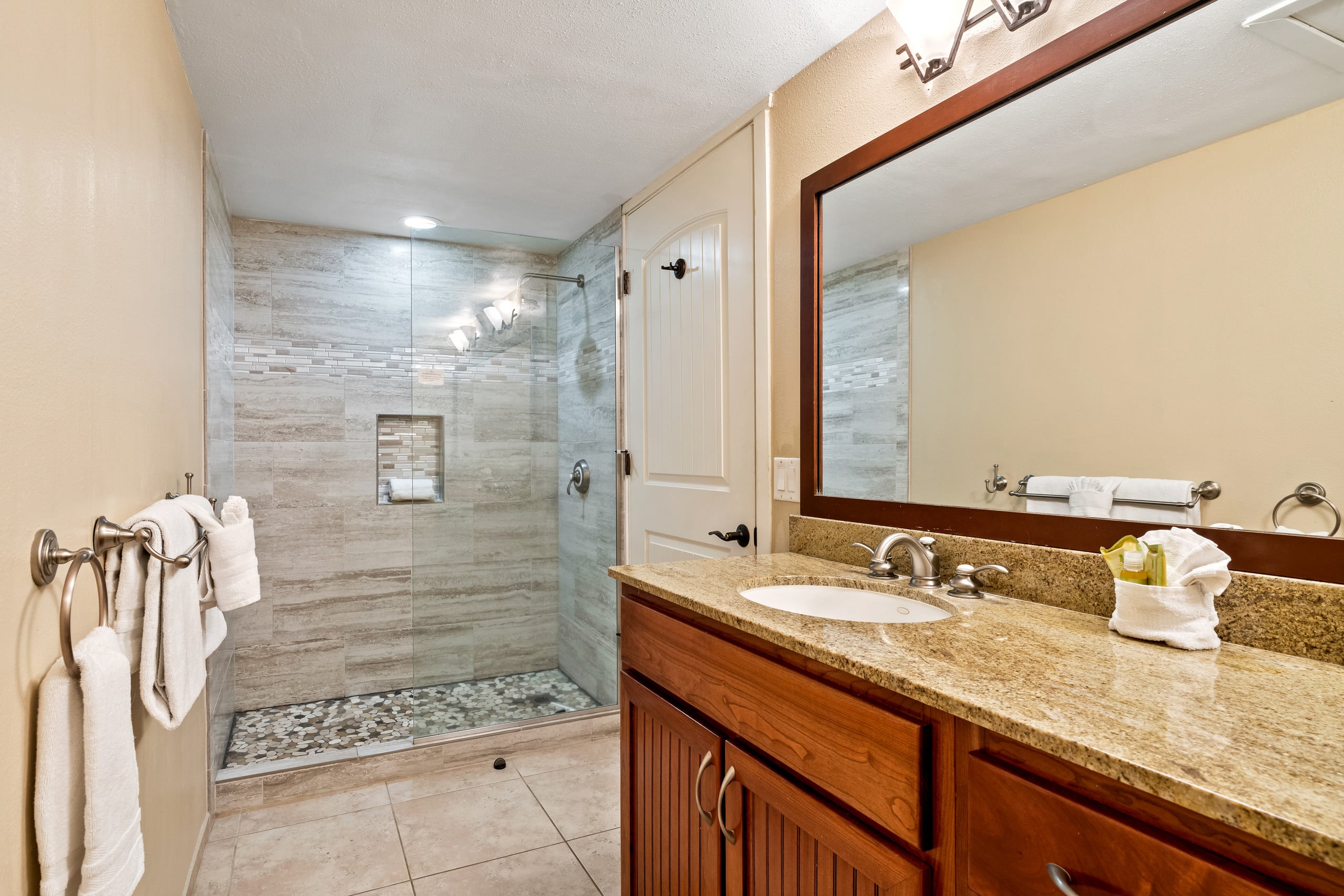 Condo in Waimea · ★4.83 · 2 bedrooms · 2 beds · 2 baths - Image 14