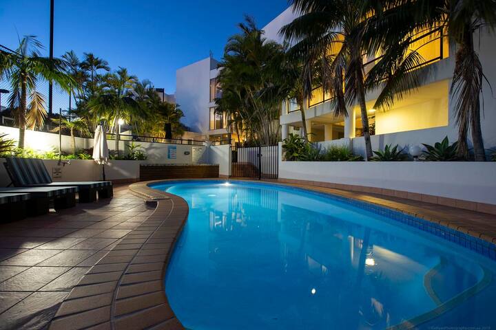 Bay Royal Apartment – Opposite Main Beach | Pool gallery image 2