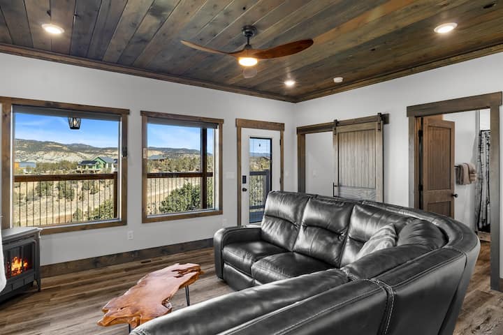 Overlook Casita with Private Hot Tub near Zion