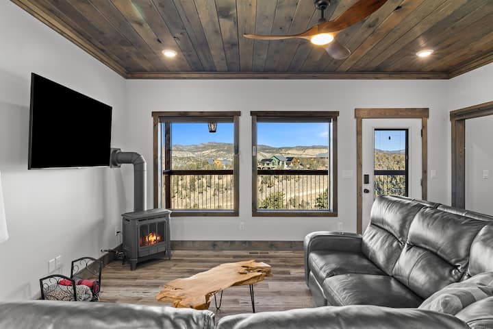 Overlook Casita with Private Hot Tub near Zion