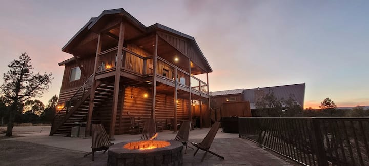 Overlook Casita with Private Hot Tub near Zion
