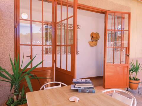 TWO HOUSES IN ONE, WITH COMMON PATIO 25M FROM THE BEACH