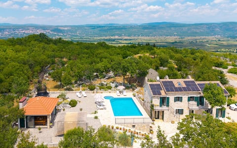 Villa Lugareva- 52 sqm private pool and playground