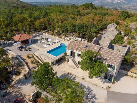 Villa Lugareva- 52 sqm private pool and playground