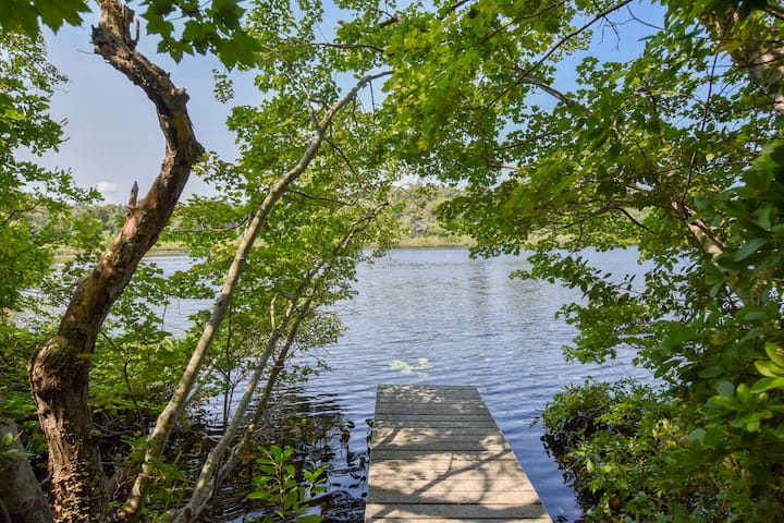 Pond Front Home With Private Dock! - Breakwater Beach, Brewster
