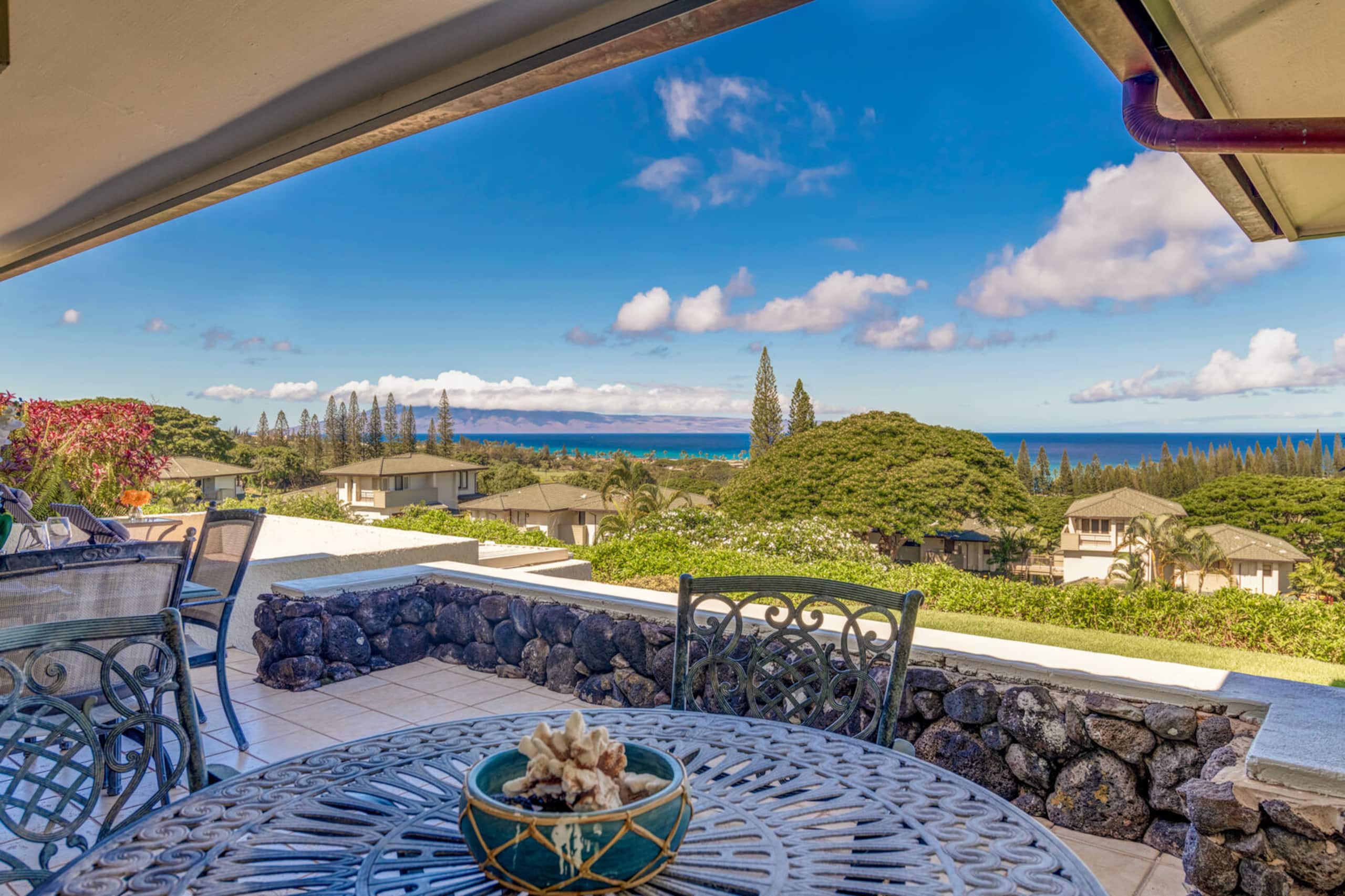 Condo in Lahaina · ★5.0 · 1 bedroom · 2 beds · 2 baths - Image 2