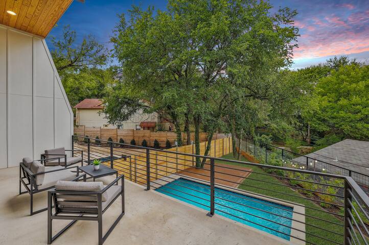 UT Football Fave – Pool, Mins to DT + Stadium! gallery image 2