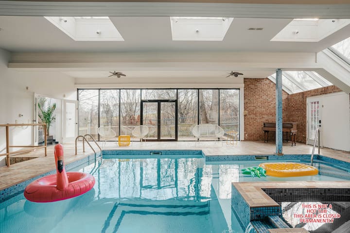 Toronto Vacation | ➊ The One Toronto Villa