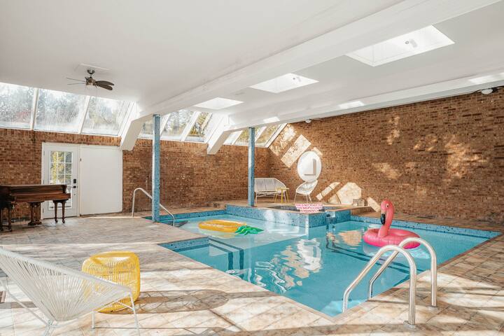 Toronto Vacation | ➊ The One Toronto Villa gallery image 5