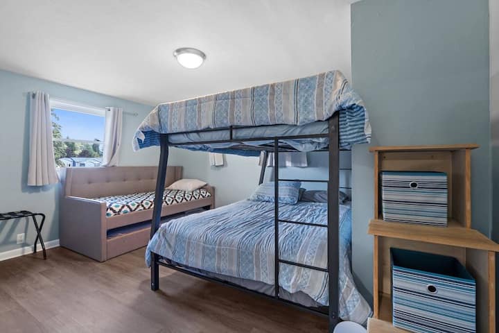 חדר אורחים (מיטה זוגית אחת, מיטה זוגית אחת)