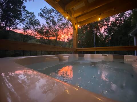 Pisgah Retreat w/ Hot Tub & Private River Access