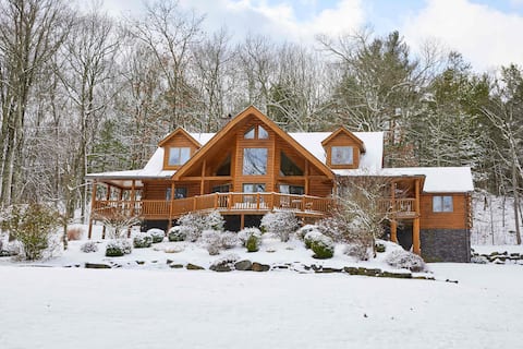 Luxury Prvt Estate w/Hot Tub+Gameroom nr Rhinebeck