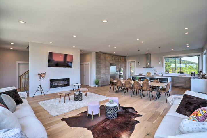 Luxe Asheville Home w/ Stunning Mountain Views! gallery image 4