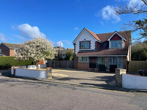 Coastal House - Garden/Hot Tub - Sleeps 8-10