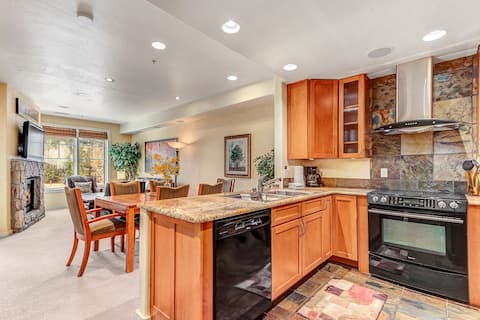 Downtown condo w/ private hot tub & mountain views