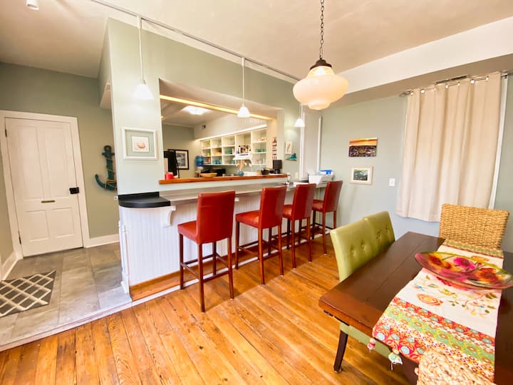 Pelican Place Home, Steps From Beach & Shops - Cape Charles, VA