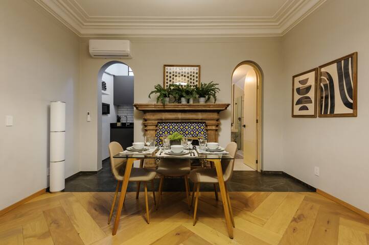 Restored Apt. in a 1920s typical Condesa House gallery image 3